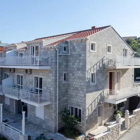 Pavo Hotel